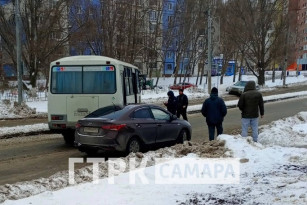 В Самаре ДТП с автобусом полностью парализовало движение по Солнечной. Фото