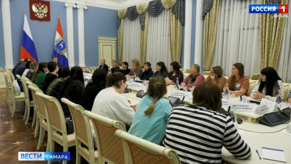 Губернатор Дмитрий Азаров провел встречу с женами военнослужащих