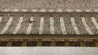 В районе Чапаевска вновь закрыли железнодорожный переезд