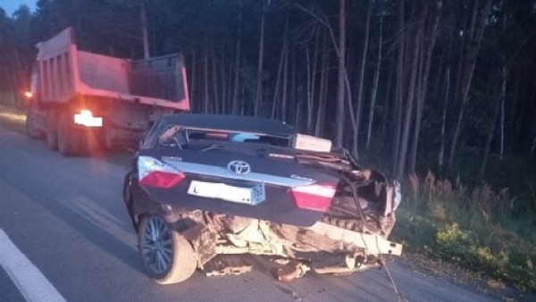 В Самарской области на трассе столкнулись две Toyota Camry