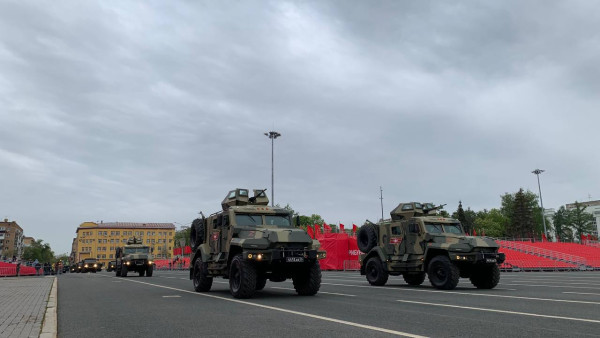 Зажжение Вечных огней, военный Парад, большой концерт и пилотажная группа «Русь»: Самарская область встречает 80-летие Победы