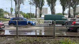 Появились кадры ушедшего под воду Московского шоссе в Самаре