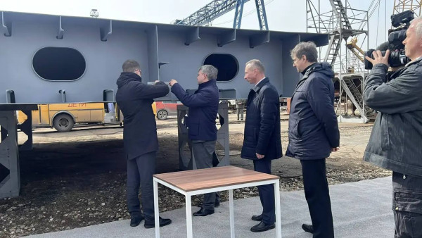 В Самаре на судостроительном заводе «Нефтефлот» заложили три новых многоцелевых сухогруза