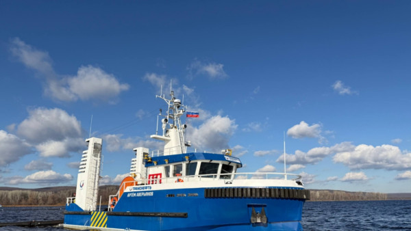 АО "Транснефть-Приволга" представило два новых судна-бонопостановщика с именами героев СВО
