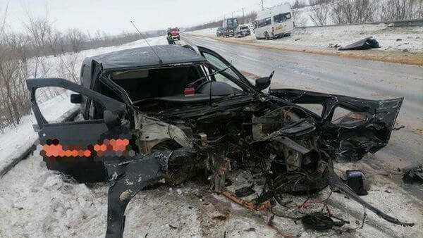 Два человека погибли в столкновении такси и автобуса в Самарской области 1 февраля