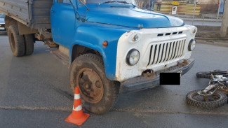 В Самаре на улице Тополей грузовик наехал на подростка