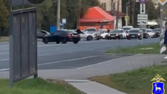 Полиция разыскивает нарушителя ПДД в Тольятти на улице Коммунистической