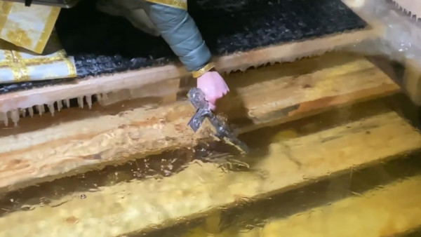 В Самаре состоялись массовые Крещенские купания 2026: фоторепортаж с Полевого спуска