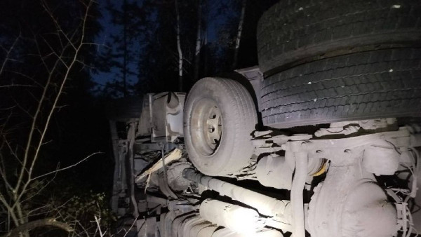 В Самарской области в столкновении две фуры пострадал водитель 