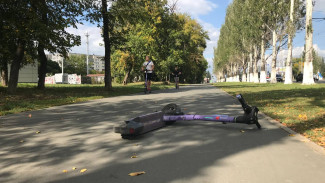 В Самаре на Московском шоссе Audi сбила самокатчика