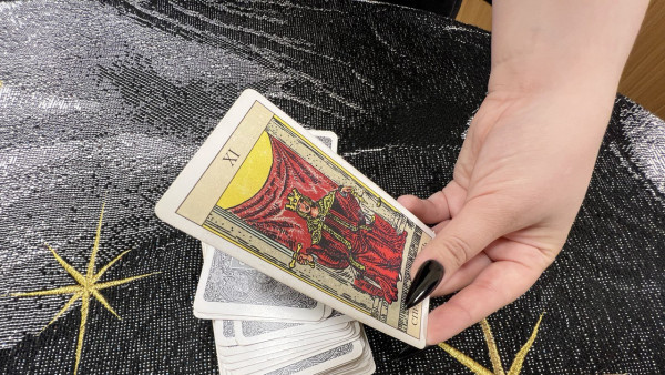 Гороскоп на 11 сентября 2025: день кармических расплат и неожиданных откровений