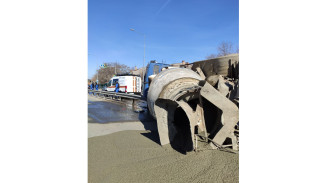 В Самаре опрокинулась бетономешалка без тормозов 15 апреля