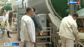 Дмитрий Азаров поздравил работников РКЦ Прогресс по видеосвязи с ВДНХ, где сегодня также масштабно отмечается день космонавтики