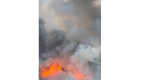 В соцсети появились уникальные кадры тушения пожара в Самарской области из кабины пилота 