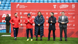 300 школьников Самарской области приняли участие в «Уроке футбола» со звездами сборной России