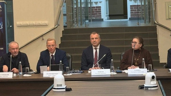 ИИ, смыслы и кадры: в Москве обсудили будущее медиасферы