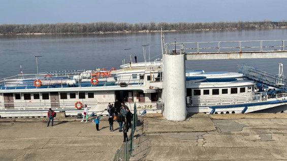 У речного вокзала в Самаре появились ограждения
