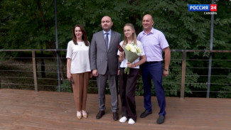 День Российского флага: 35 лет главному символу страны