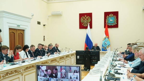 Детский отдых, речные перевозки, подготовка к отопительному сезону и новые кадры: Вячеслав Федорищев провел совещание в региональном Правительстве