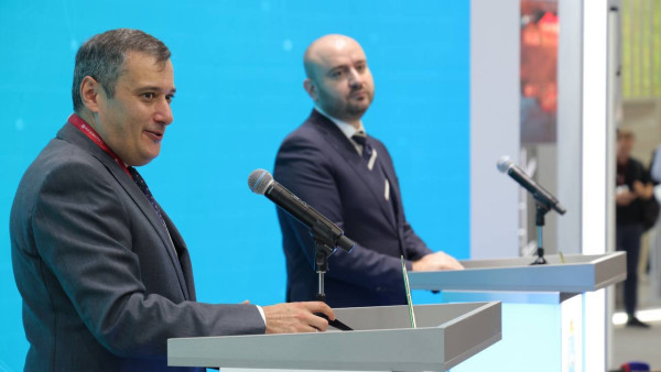 Межрегиональный альянс для развития: Вячеслав Федорищев и Александр Хинштейн на ПМЭФ подписали соглашение 