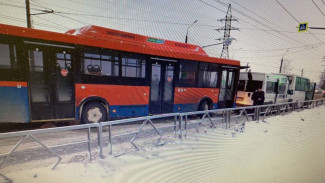 В Тольятти 16 февраля на Южном шоссе столкнулись три пассажирских автобуса