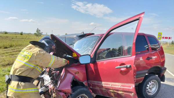 На трассе в Самарской области в лобовом ДТП погибла женщина