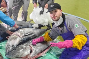 Студент из Самарской области показал 284-килограммовую рыбу стоимостью 160 млн рублей