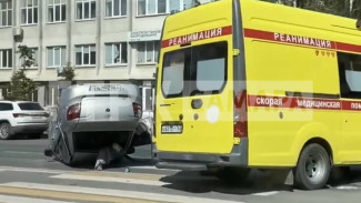 На Ново-Садовой в Самаре 30 мая перевернулась Lada Granta