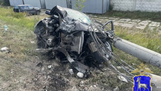 Самарские полицейские рассказали о состянии водителя BMW после столкновения со столбом