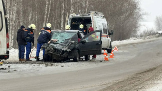 Жесткое ДТП с пострадавшим ребенком в Самарской области привело к перекрытию движения к Оренбургу