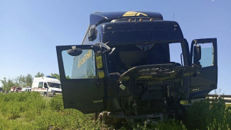 Полиция рассказала, кто насмерть разбился под Самарой в ДТП с фурой Mercedes и Ford Focus