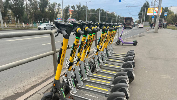 В Самарской области хотят штрафовать за брошенные электросамокаты