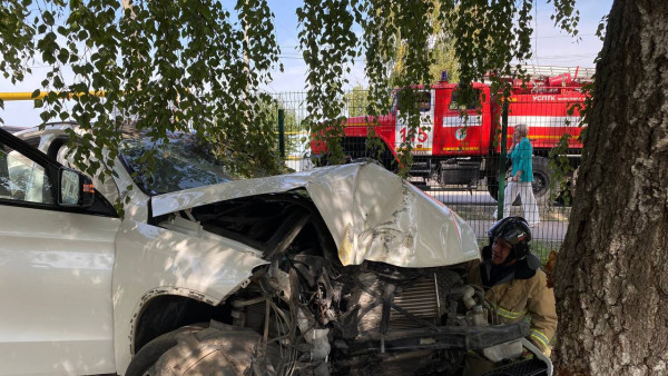 В Самарской области водитель Mercedes снес газовую трубу