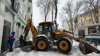 На Масленниковой в Самаре 3 февраля раскапывают утечку воды у стены жилого дома