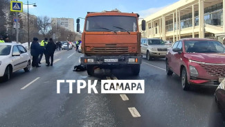 В Самаре пешеход погиб под колесами KAMAZ у Дворца Спорта: фото