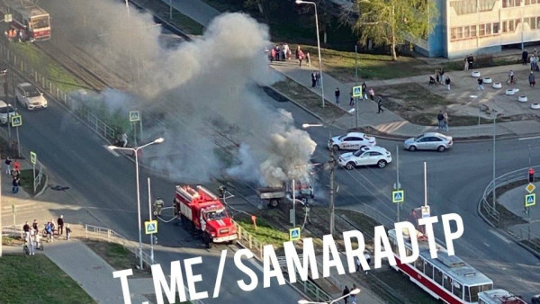 В Самаре на ул.Ташкентской в движении загорелся УАЗ