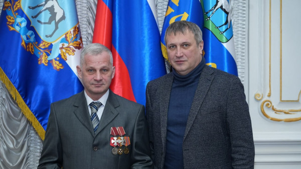 Самарец С. Луженков награжден медалью «За отвагу» 