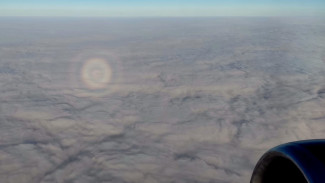 Пассажиры самолета "Самара – Калининград" увидели в иллюминатор "свет Будды"