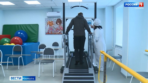 Дмитрий Азаров посетил реабилитационное отделение для участников СВО и членов их семей