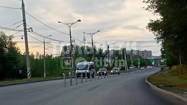 Не прошло и года: установленные в Самарской области утром ограждения сравняли с землей днем