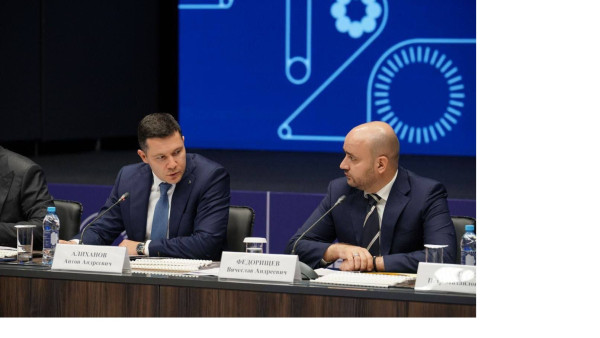 Самарскую область с рабочим визитом посетил глава минпромторга РФ Антон Алиханов