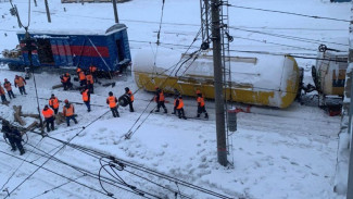 В Самарской области на железнодорожной станции перевернулись цистерны