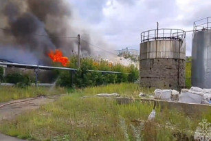 Опубликованы кадры крупного пожара в магазине стройматериалов в Самарской области 