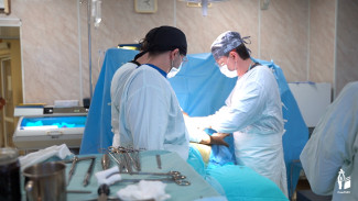 Самарские врачи заменили сустав пациентке, перенесшей трансплантацию печени