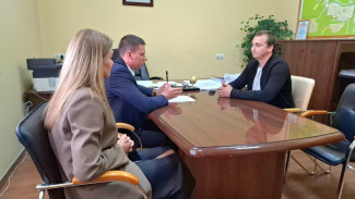 Выпускник «Школы героев» помогает благоустраивать родной город