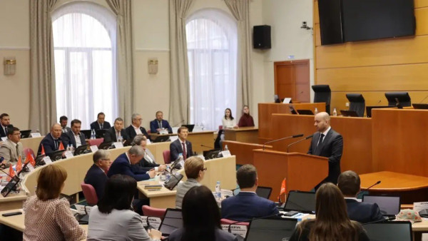 В. Федорищев срочно собрал депутатов губдумы 4 октября утром