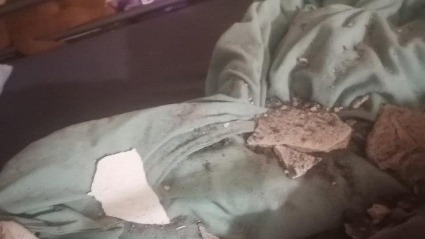 В Самаре потолок частично обвалился на кроватку ребенка