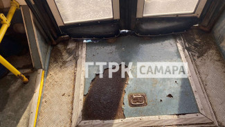 Дырявый салон общественного транспорта возмутил самарцев