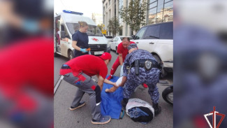 В Самаре росгвардейцы помогли пострадавшему в ДТП остановить сильное кровотечение