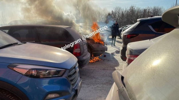 Недалеко от Космопорта в Самаре 14 января сгорел легковой автомобиль ...